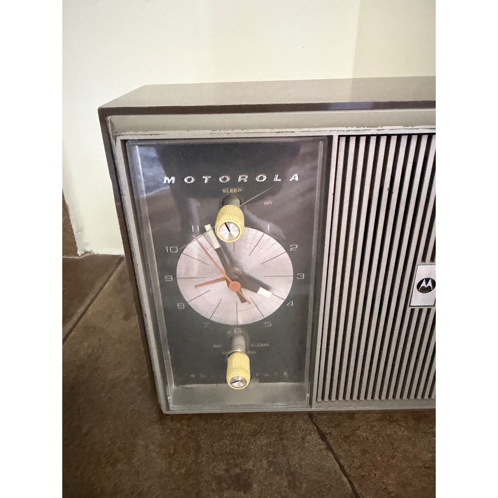 Vintage Motorola Solid State AM/FM Clock Radio Brown Mid Century Modern Retro - Picture 2 of 12
